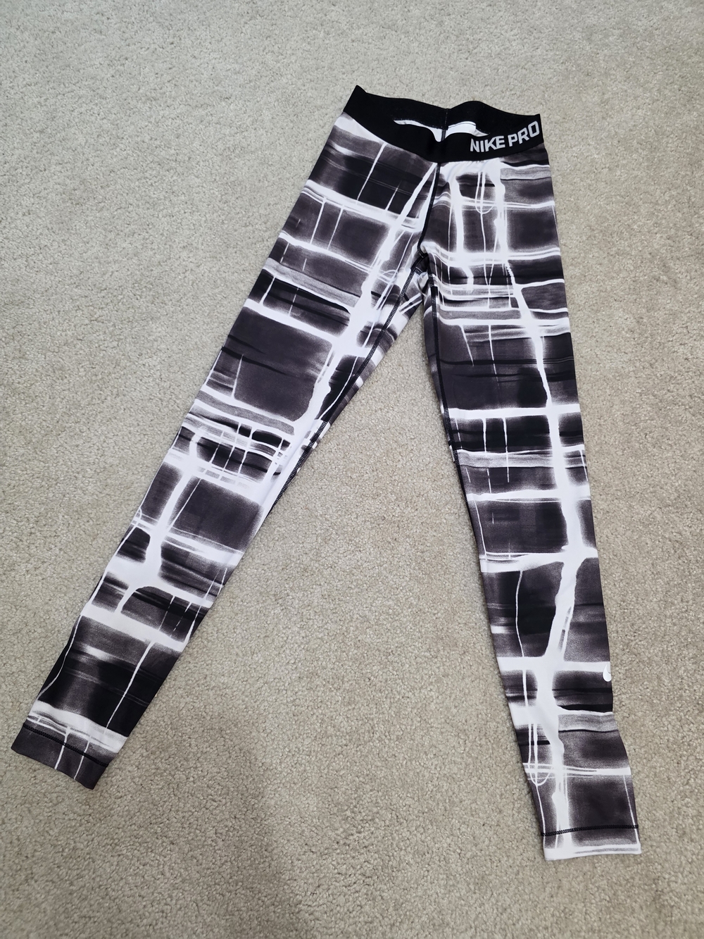 Nike Pro Dri-Fit Black and White Grid-Brush Leggings Size SP